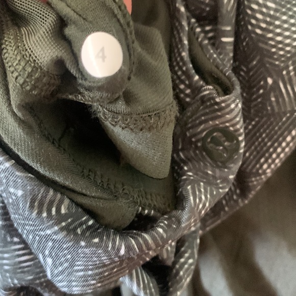 Lululeomn wrap it up tank gator green built in bra - Picture 6 of 6